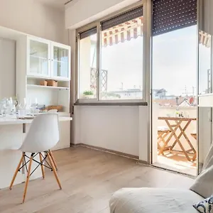 https://seaside-apt-private-parking-and-near-the-beach.it-tuscanyhotel.com
